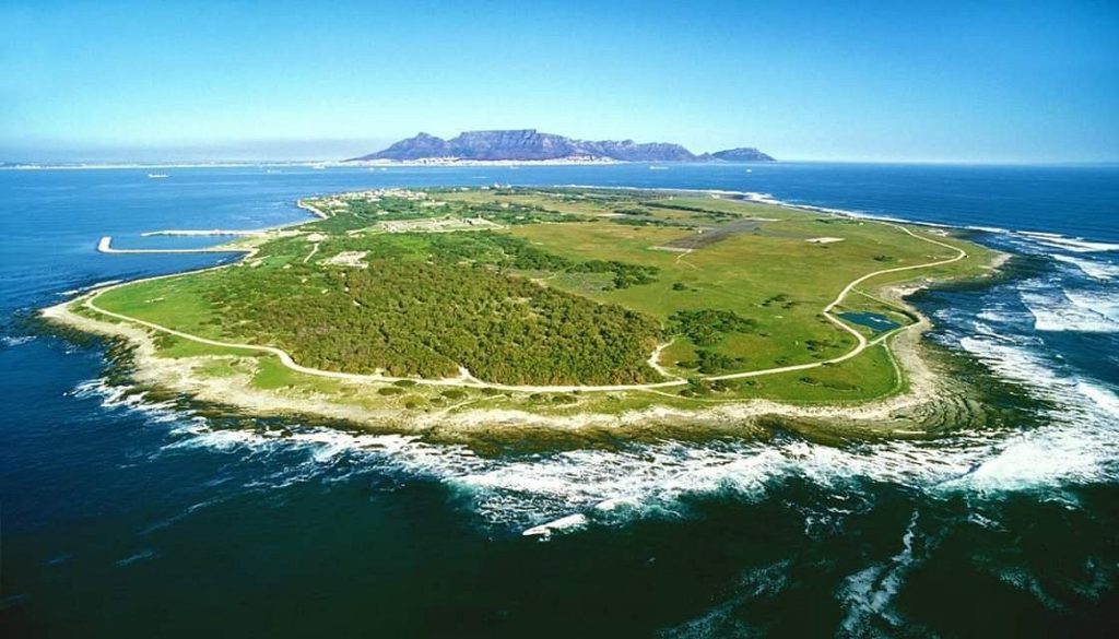 Top 10 Must-Visit Tourist Attractions in Cape Town