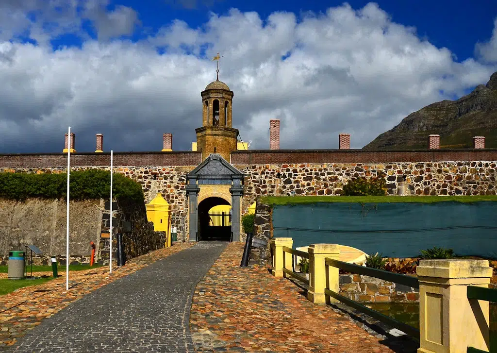 Top 10 Must-Visit Tourist Attractions in Cape Town