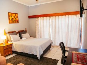 Sandton Hideout | 1 Night Stay & Full Body Massage incl Breakfast For 2